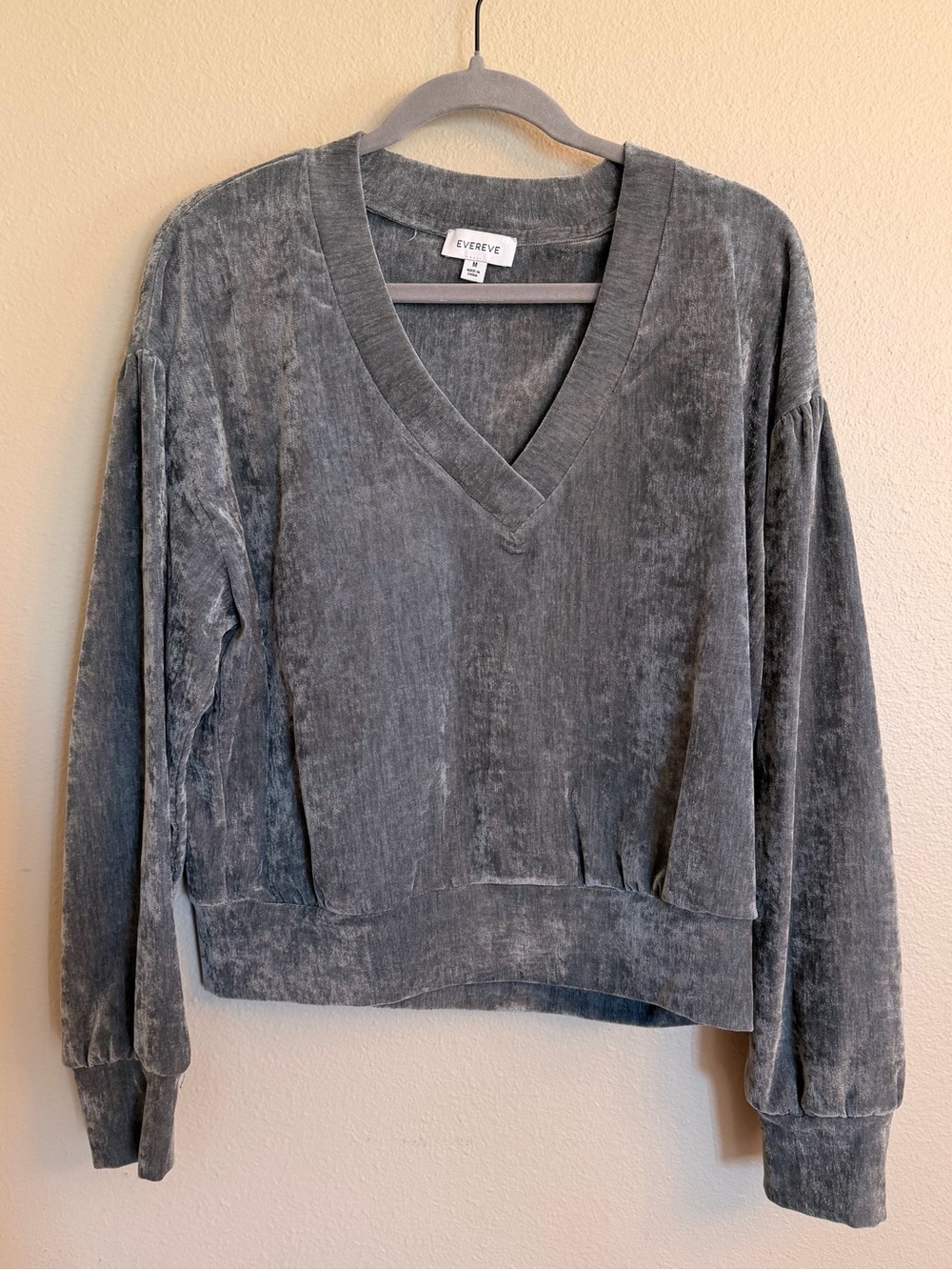 Evereve Washed Velvet V-Neck Pullover - Gray Size Medium